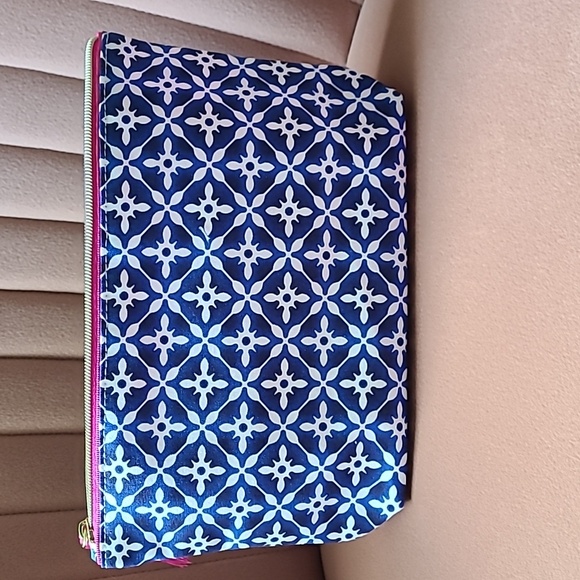 Estee Lauder Cosmetic Case - Picture 4 of 5